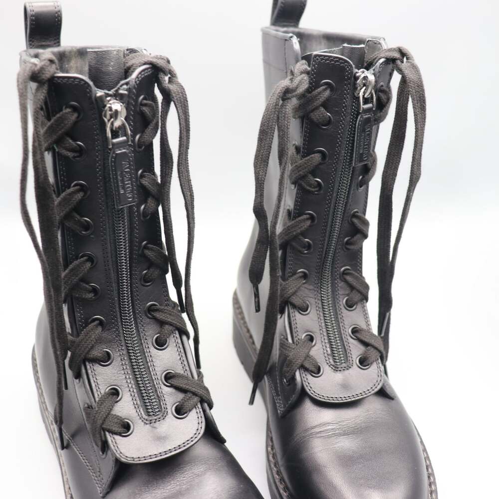 Valentino Garavani Black Leather Rockstud Lug Combat Boot EU 38.5 Fits W 8 / M 6 - Picture 6 of 16